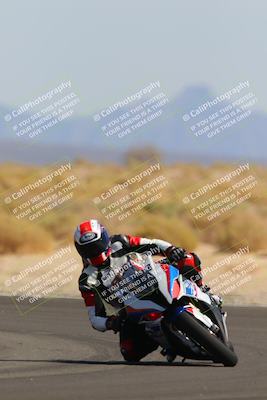 media/Oct-08-2022-SoCal Trackdays (Sat) [[1fc3beec89]]/Turn 16 (125pm)/